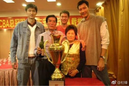 刻苦训练篮球时如何避免受伤的建议_0
